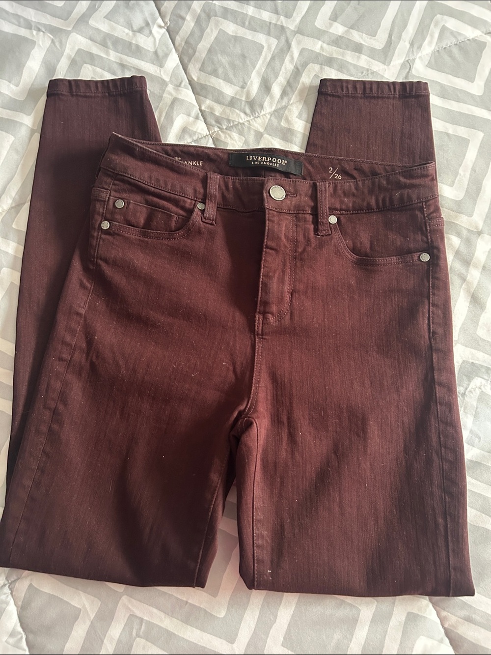 Liverpool Los Ángeles maroon high rise ankle stretch jeans🤍🤍🤍